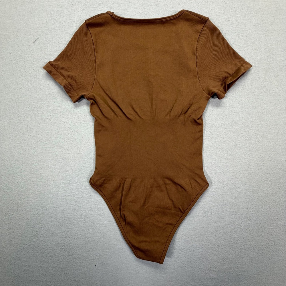 OQQ Bodysuit Women Medium Excellent Brown Ribbed Short Sleeve Crew Neck Seamless - Picture 5 of 6